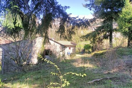 Casa in pietra con giardino esclusivo